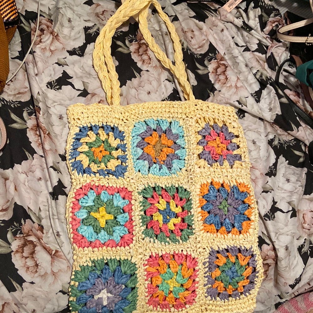New straw tote bag